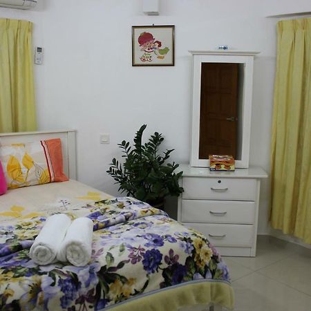 Macallum Budget Muslim Homestay George Town Extérieur photo