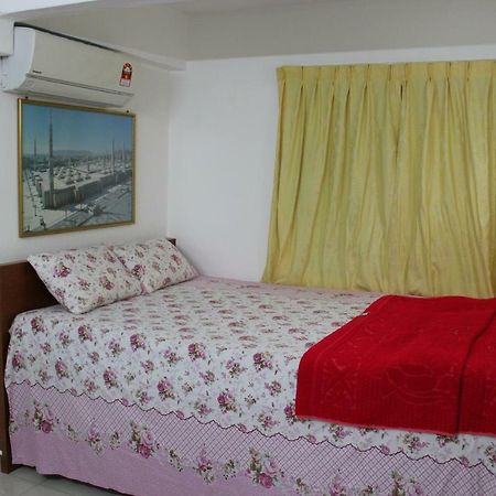 Macallum Budget Muslim Homestay George Town Extérieur photo
