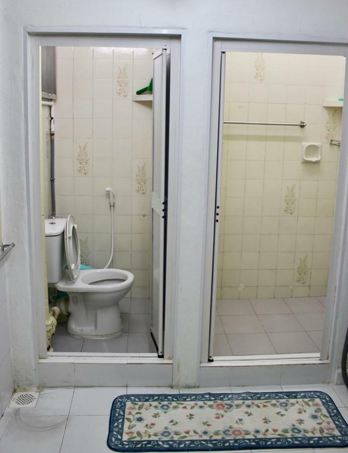 Macallum Budget Muslim Homestay George Town Extérieur photo