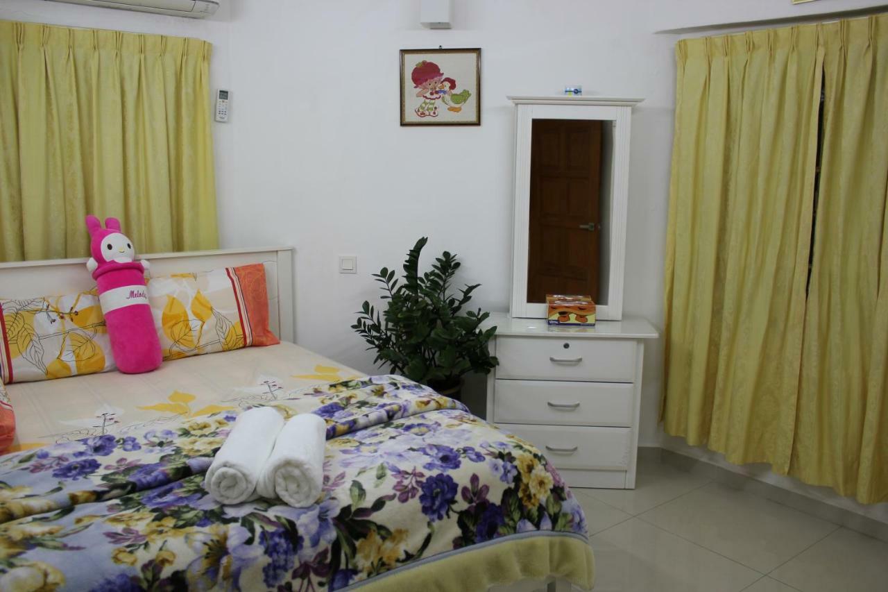 Macallum Budget Muslim Homestay George Town Extérieur photo
