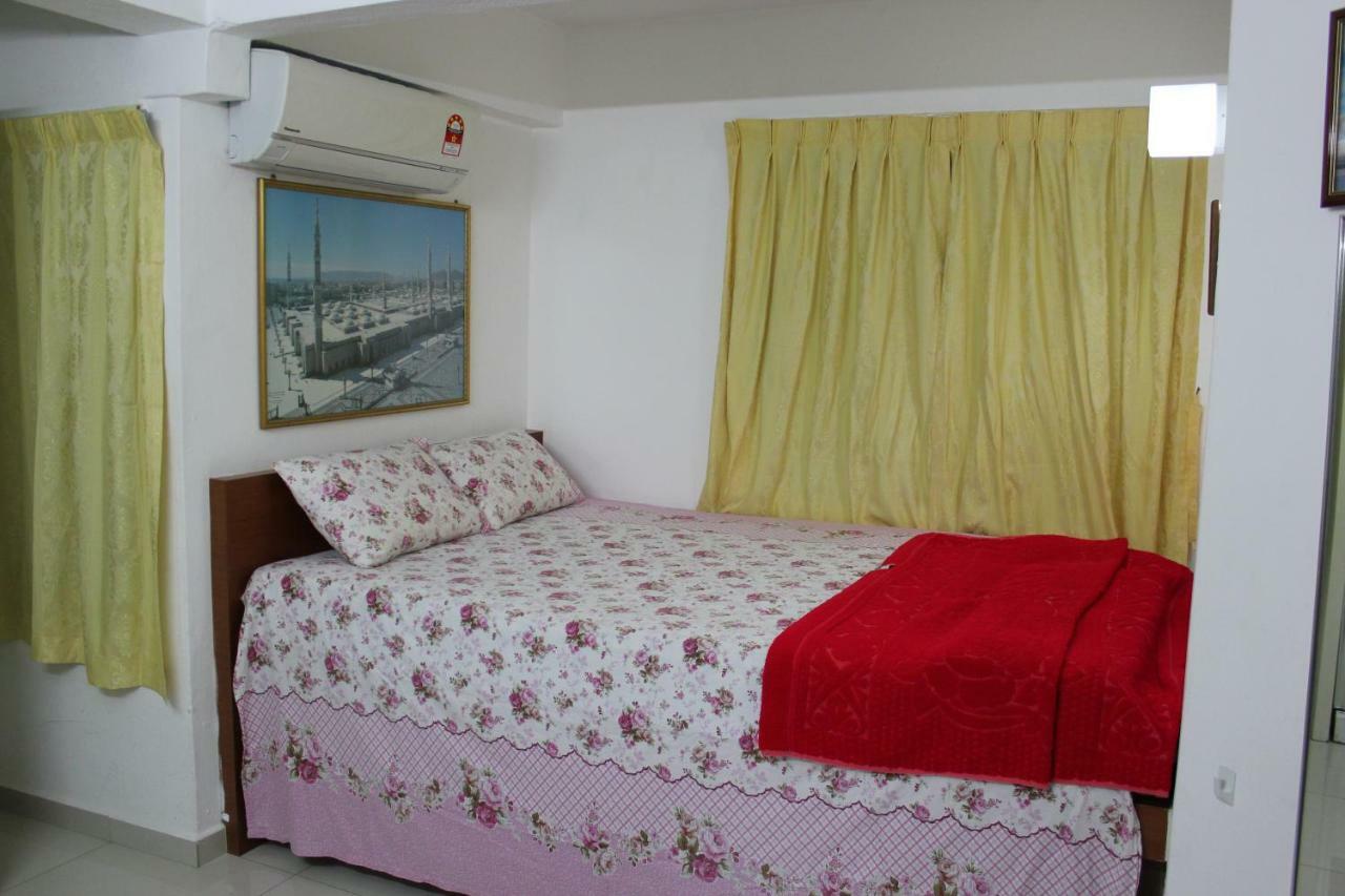 Macallum Budget Muslim Homestay George Town Extérieur photo