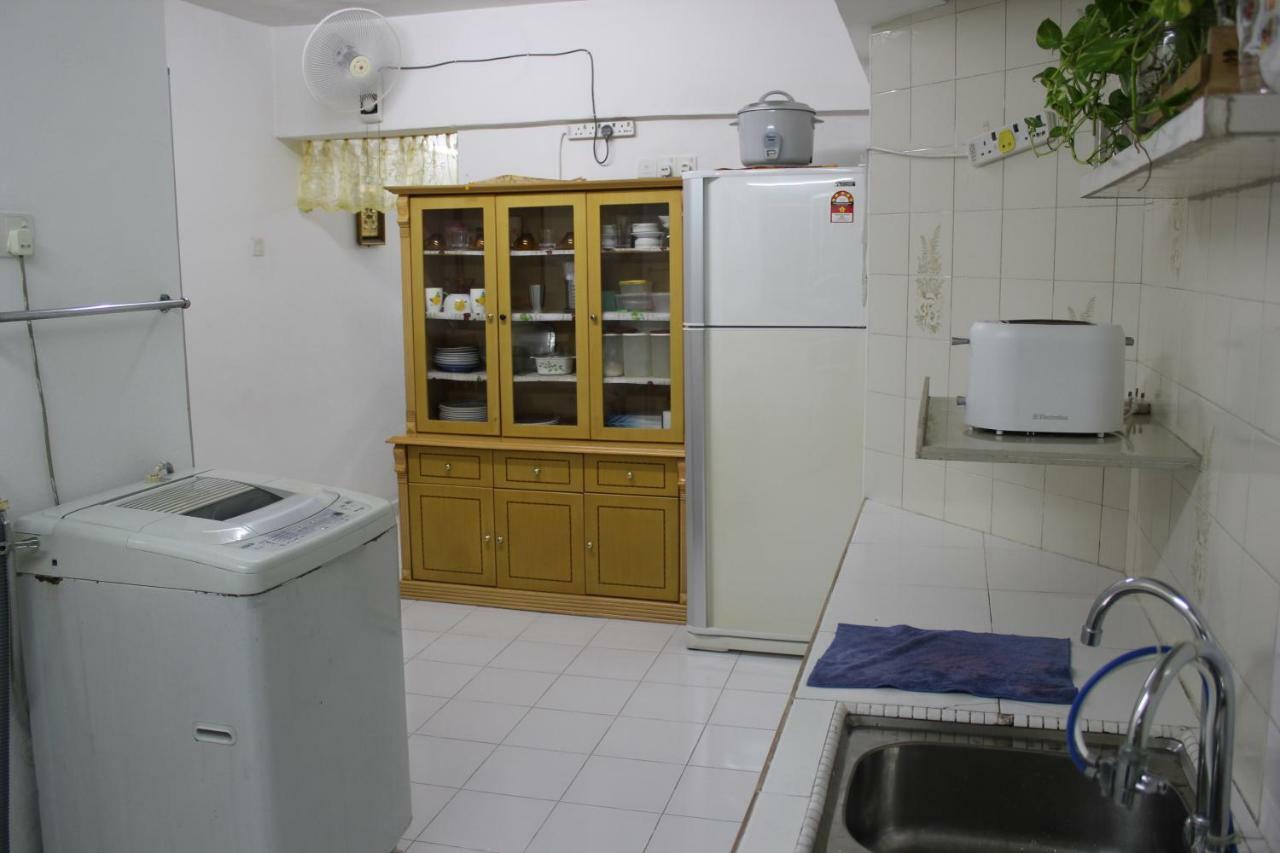 Macallum Budget Muslim Homestay George Town Extérieur photo